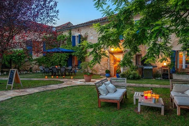 Guest house La Demeure Des Poetes Chambres D'Hotes Mouzieys-Panens