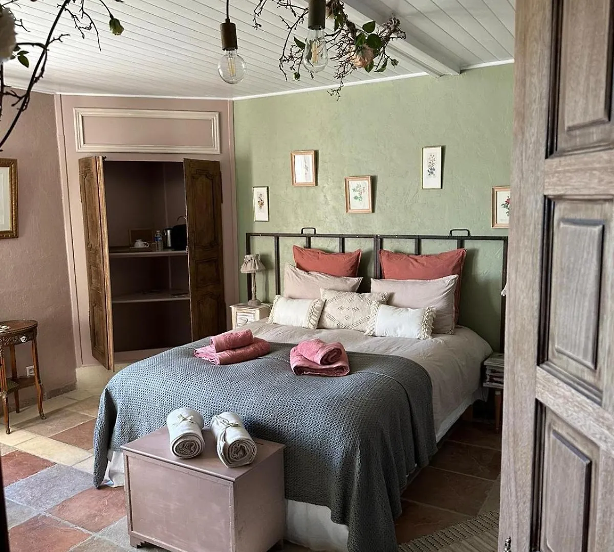 Gasthuis La Demeure Des Poetes Chambres D'Hotes Mouzieys-Panens Frankrijk